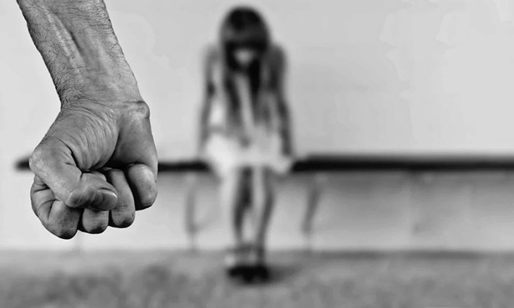 Άγριος ξυλοδαρμός στον Βόλο: Έστειλε στο νοσοκομείο την εν διαστάσει σύζυγό του